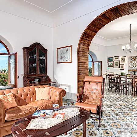 Villa Skyfall